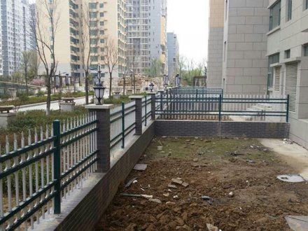 小區(qū)鋅鋼護(hù)欄為啥都在用這種？