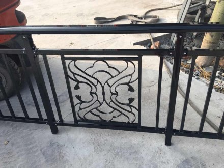 陽臺護欄有哪些樣式？陽臺護欄樣式如下：