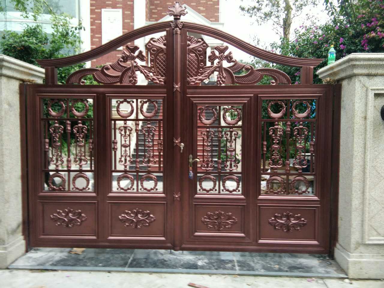 濟(jì)南鋁藝大門選安誠(chéng),精致耐用