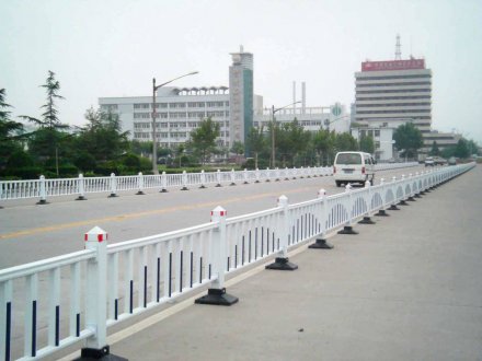 道路護(hù)欄哪個品牌好
